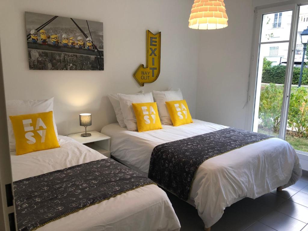 Een bed of bedden in een kamer bij Dream Apartments
