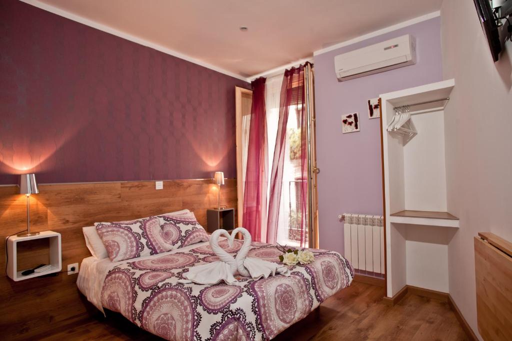 Un pat sau paturi într-o cameră la Hostal Abel Victoriano