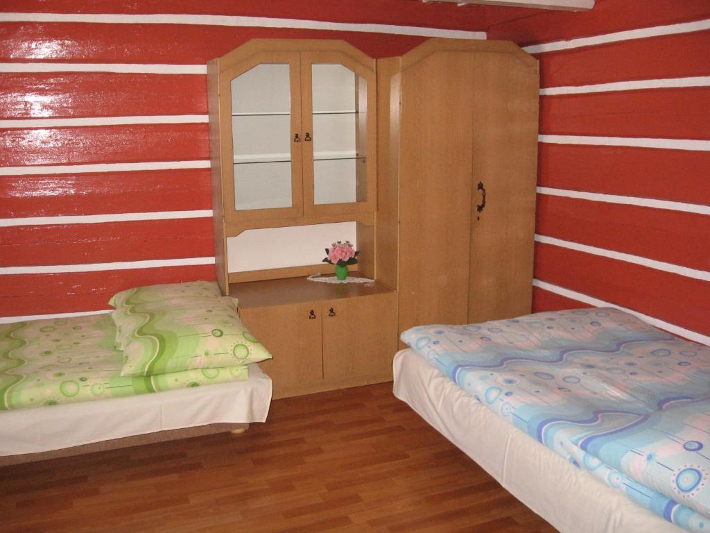 a bedroom with two beds and a mirror at Gospodarstwo Agroturystyczne Handzlówka in Skawa