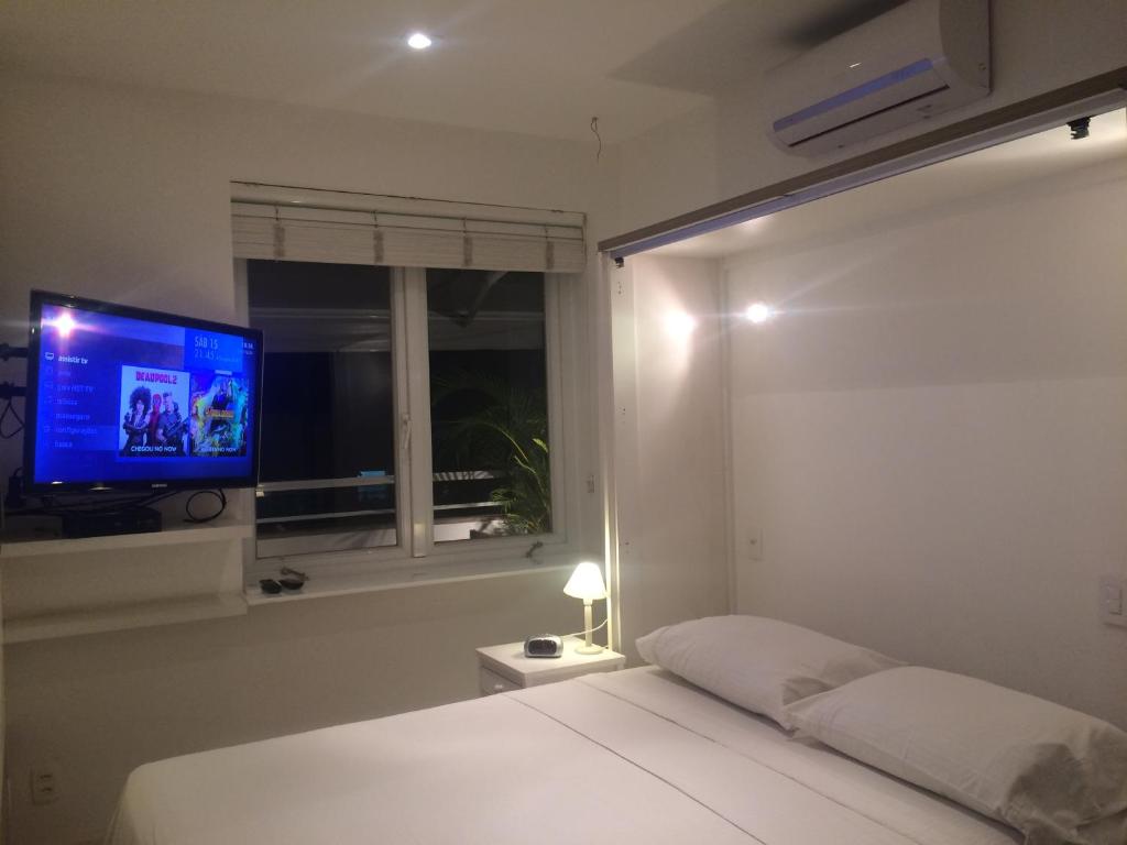  Top floor with balcony in Copacabana