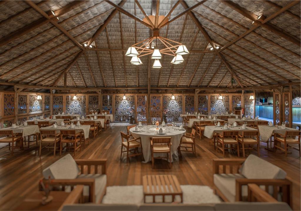 Um restaurante ou outro lugar para comer em Jaguaribe Lodge e Kite