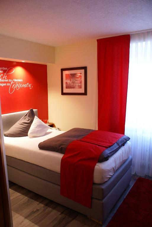Postel nebo postele na pokoji v ubytování Hotel Storchen