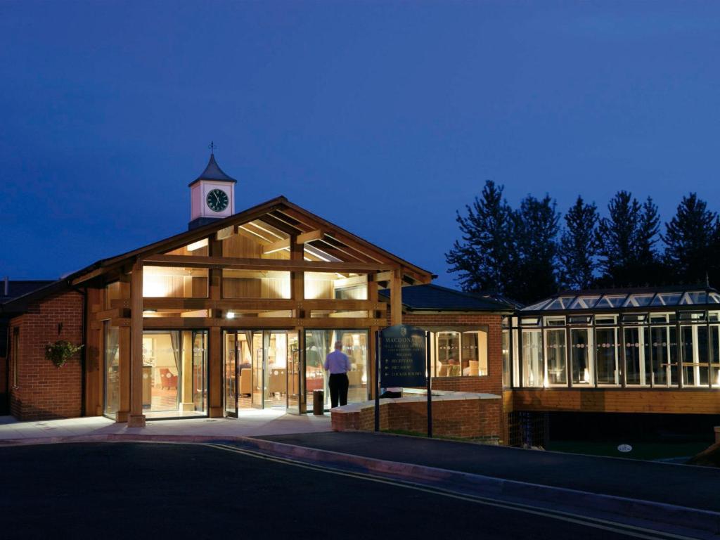 Macdonald Hill Valley Hotel, Golf & Spa Resort - Housity