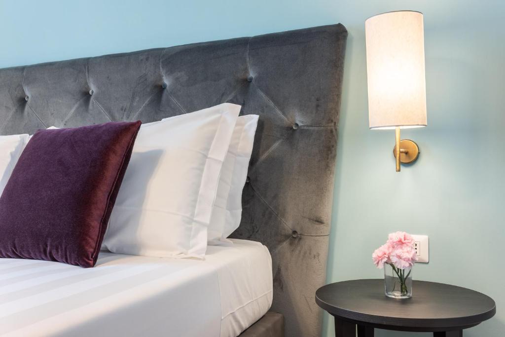 Postel nebo postele na pokoji v ubytování 3110 ArtHotel