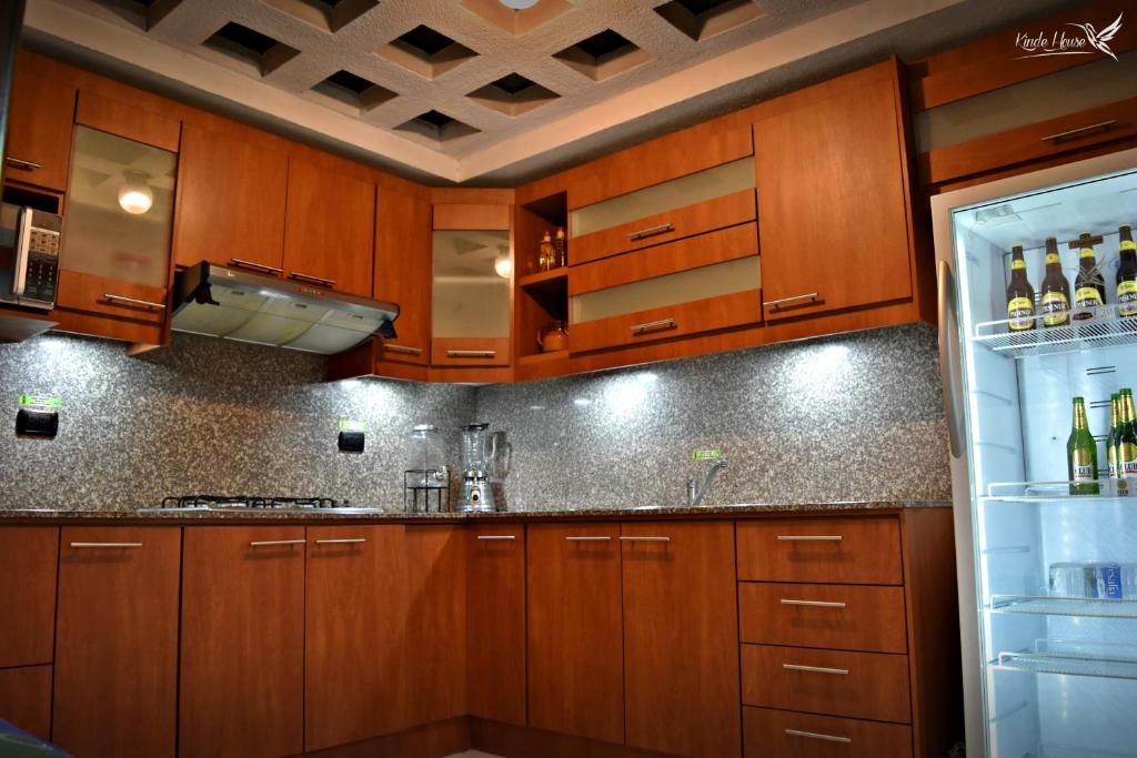 Kuchyň nebo kuchyňský kout v ubytování Kinde House