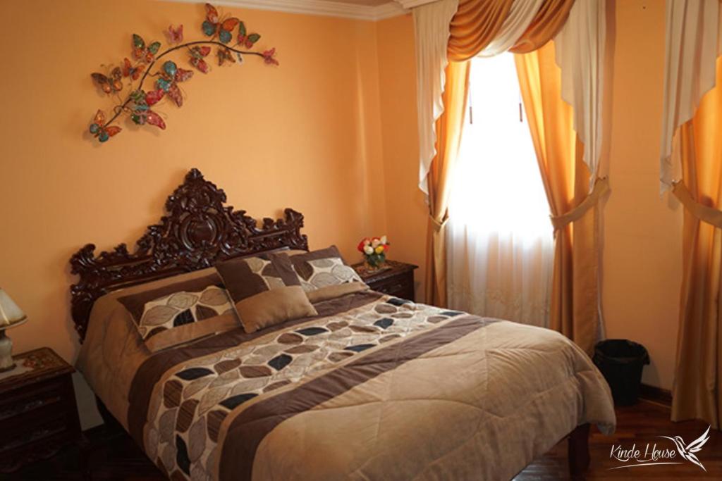 Postel nebo postele na pokoji v ubytování Kinde House