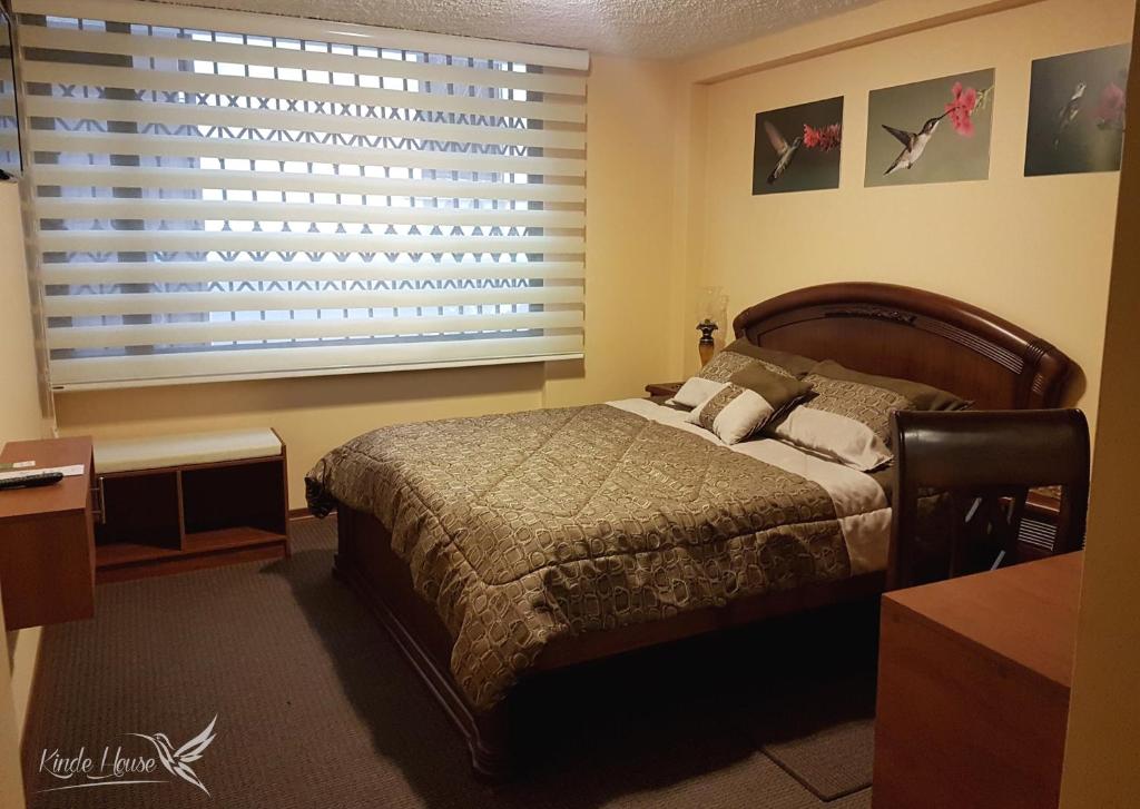 Postel nebo postele na pokoji v ubytování Kinde House