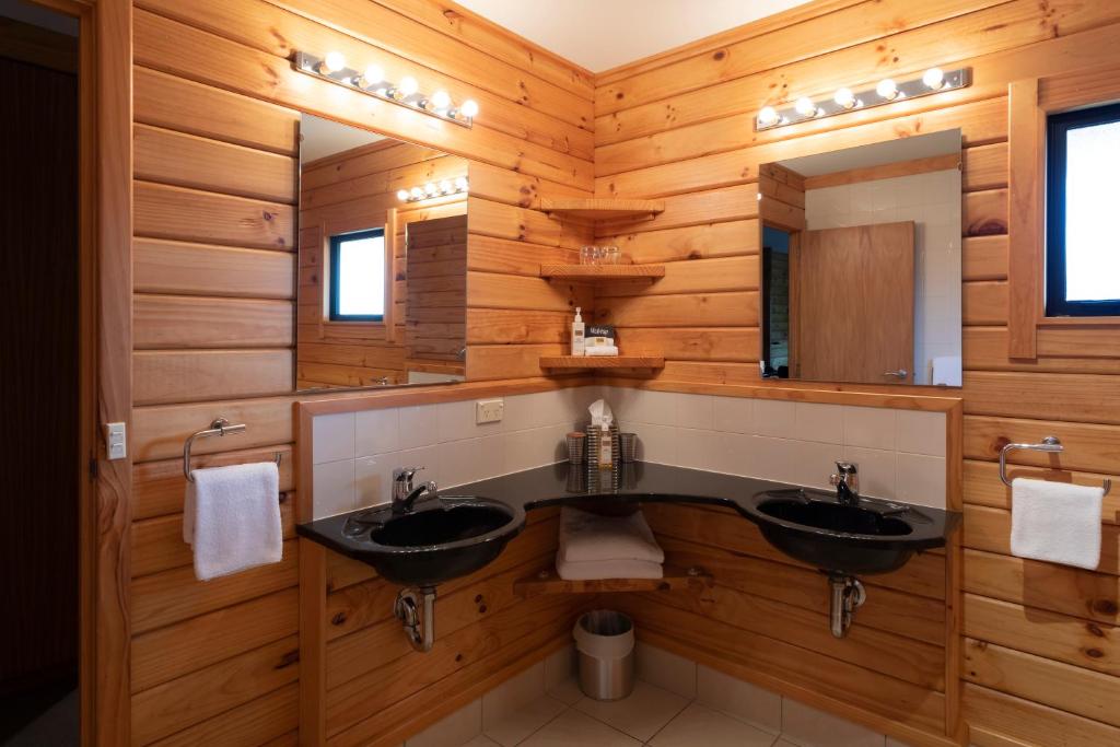 Westwood Lodge - Coach House Suite