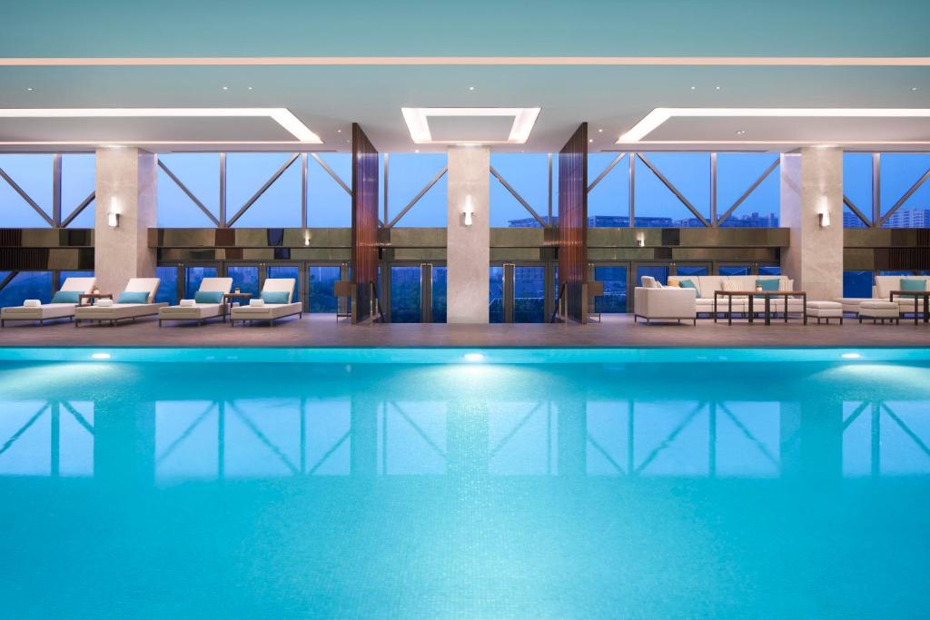 Bazén v ubytování Hyatt Regency Shanghai Jiading nebo v jeho okolí