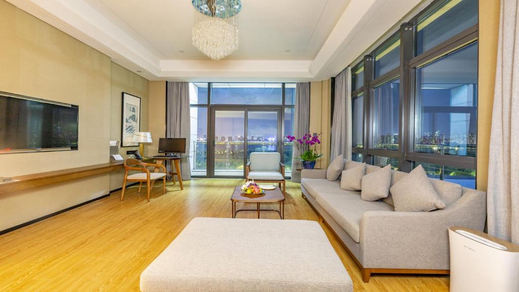 Jinling Grand Hotel Nanchang - Suite Mit Seeblick