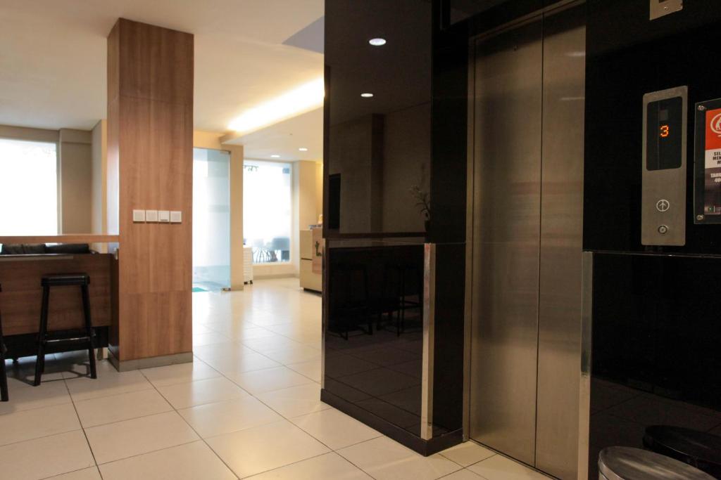 Foto de la galeria de LeGreen Suite Kuningan a Jakarta