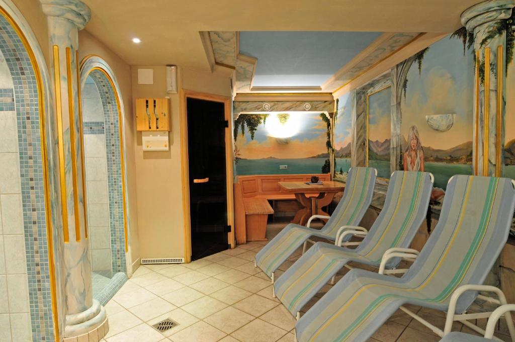 Posezení v ubytování Hotel Gasthof Stoanerhof