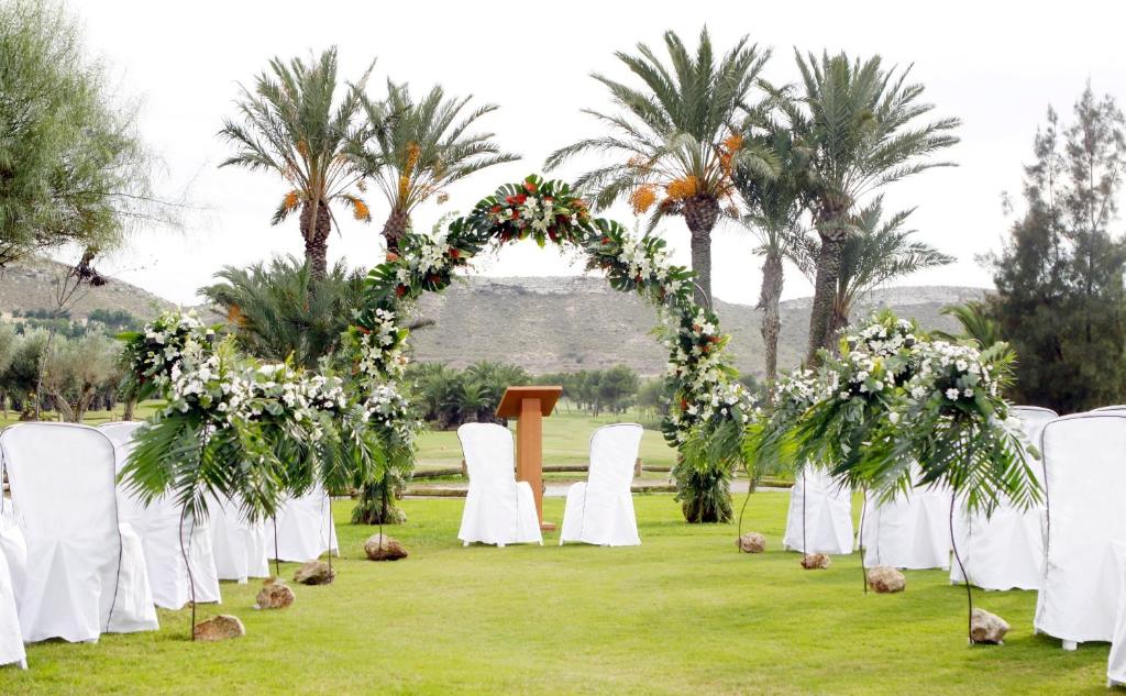 Um jardim em El Plantío Golf Resort