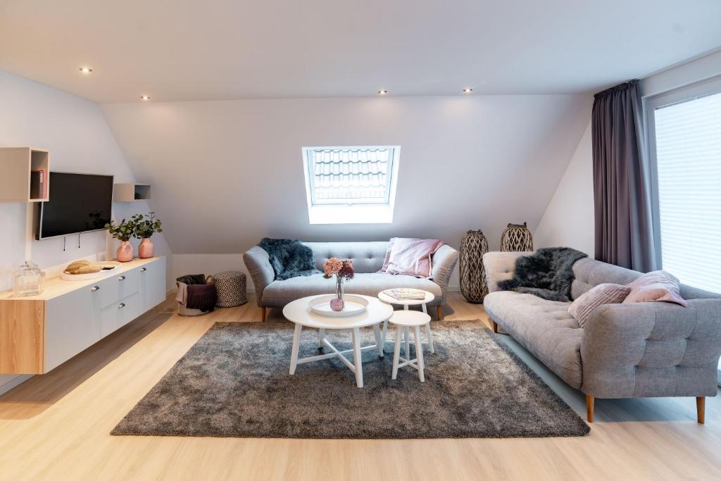 a living room with two couches and a table at Boardinghouse Sorgenfrei in Hagen