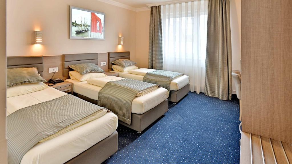 Postel nebo postele na pokoji v ubytování St.Joseph Hotel Hamburg - Reeperbahn St.Pauli Kiez