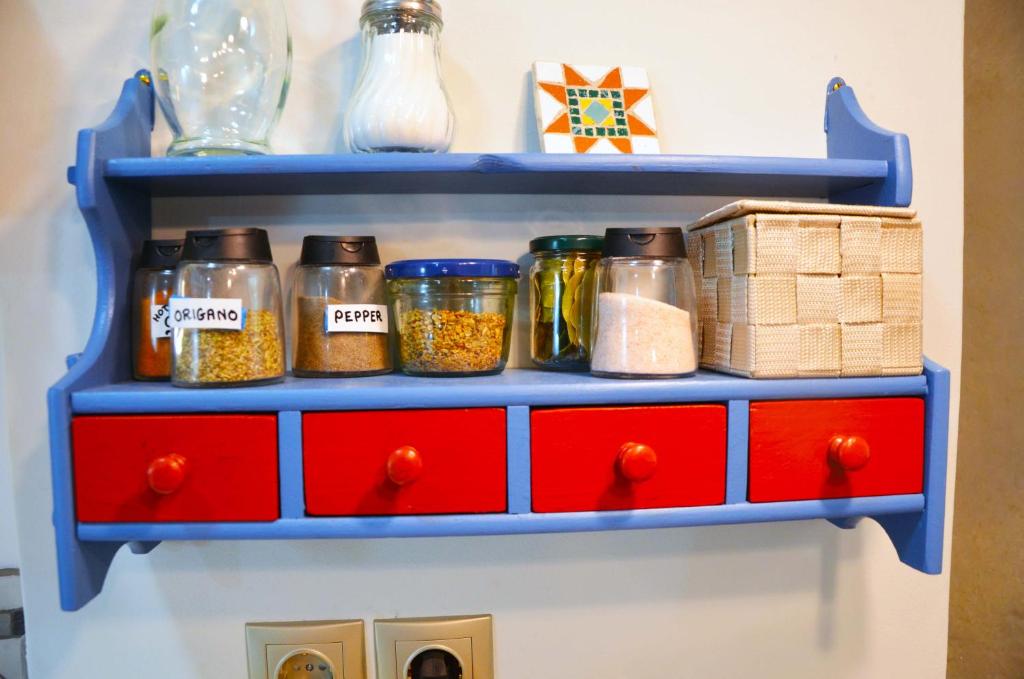 Suitetrails - Mia's cozy flat in Ermou, 3 min from 