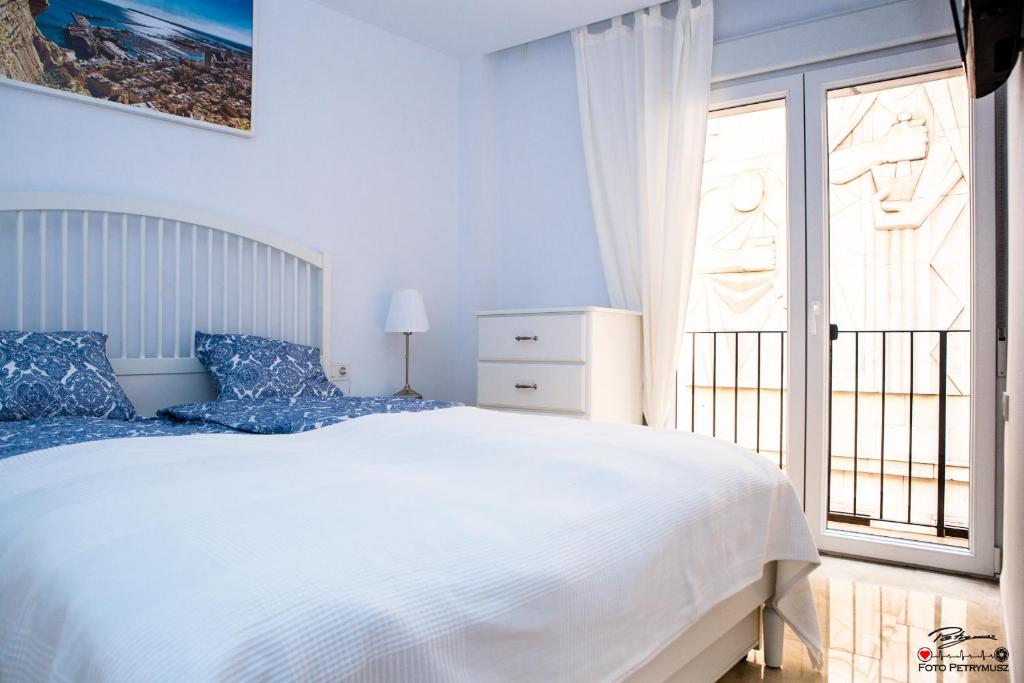 A bed or beds in a room at Casablanca