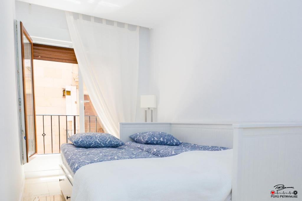 A bed or beds in a room at Casablanca