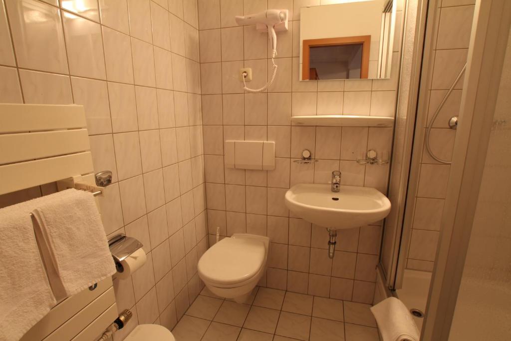 Koupelna v ubytování Hotel Weisse Taube
