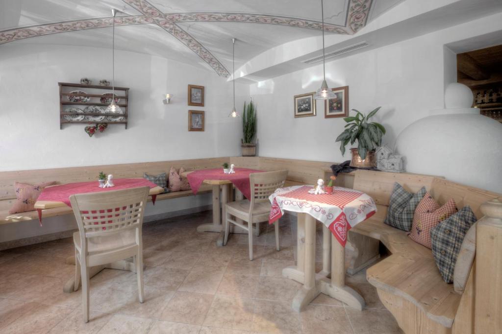 Posezení v ubytování Hotel Ciasa Ai Pini