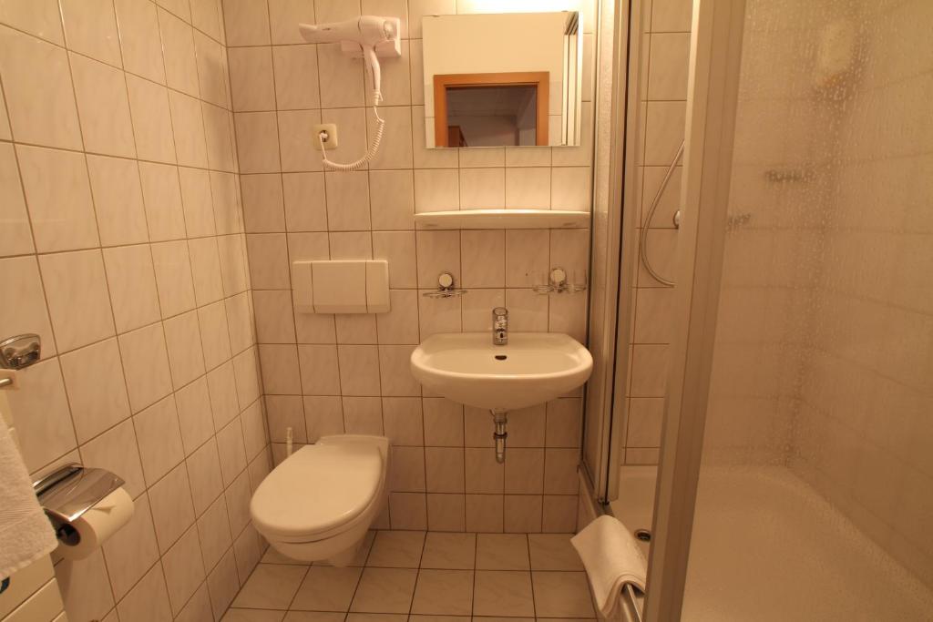 Koupelna v ubytování Hotel Weisse Taube