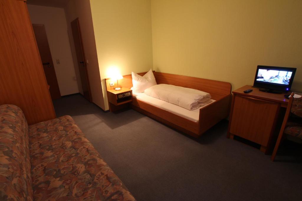 Postel nebo postele na pokoji v ubytování Hotel Weisse Taube