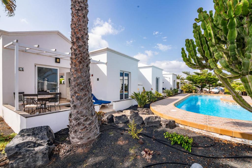 Swimmingpoolen hos eller tæt på Charco del Palo Bungalows