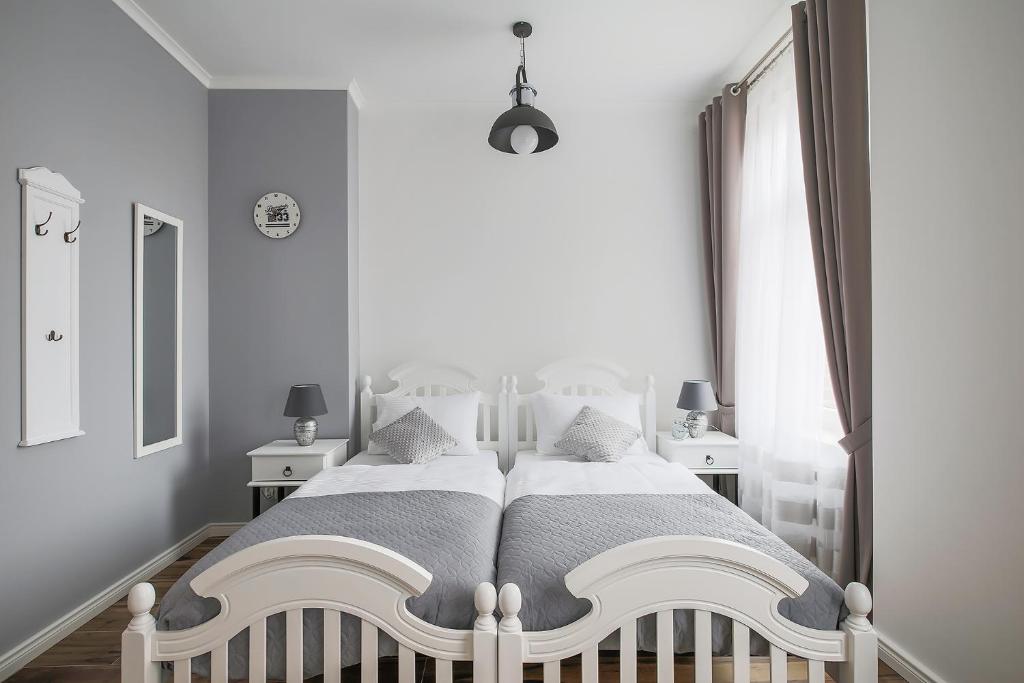 Posteľ alebo postele v izbe v ubytovaní Living Apartments Poznań