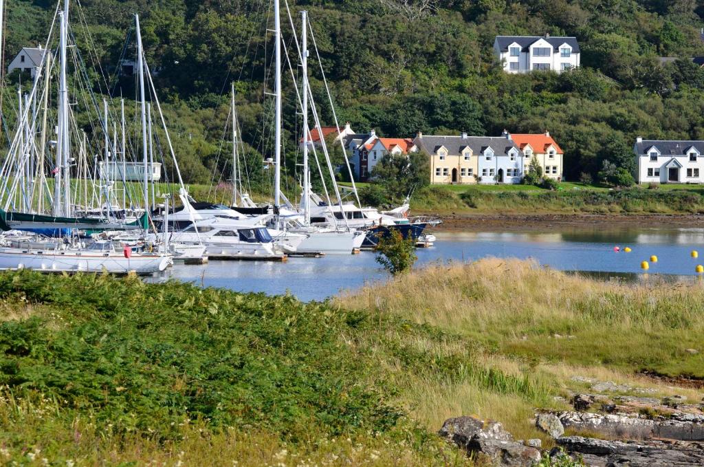 Craobh Marina Cottages