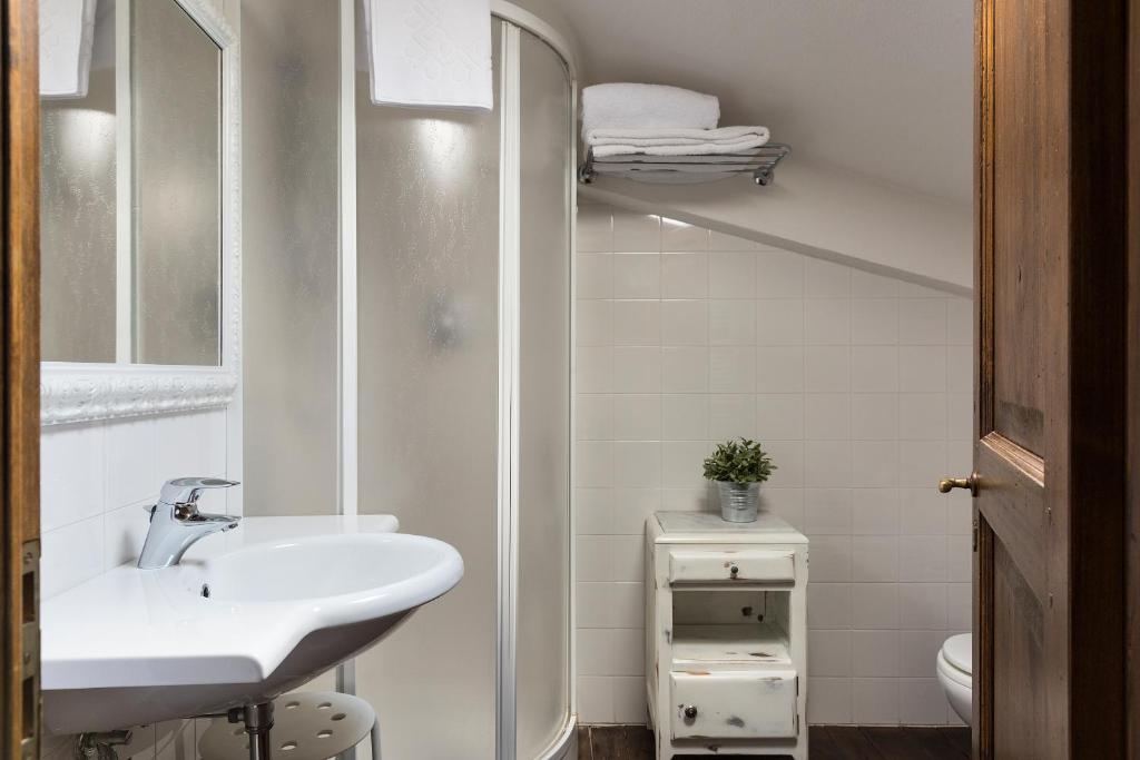 Koupelna v ubytování Locanda Antico Borgo