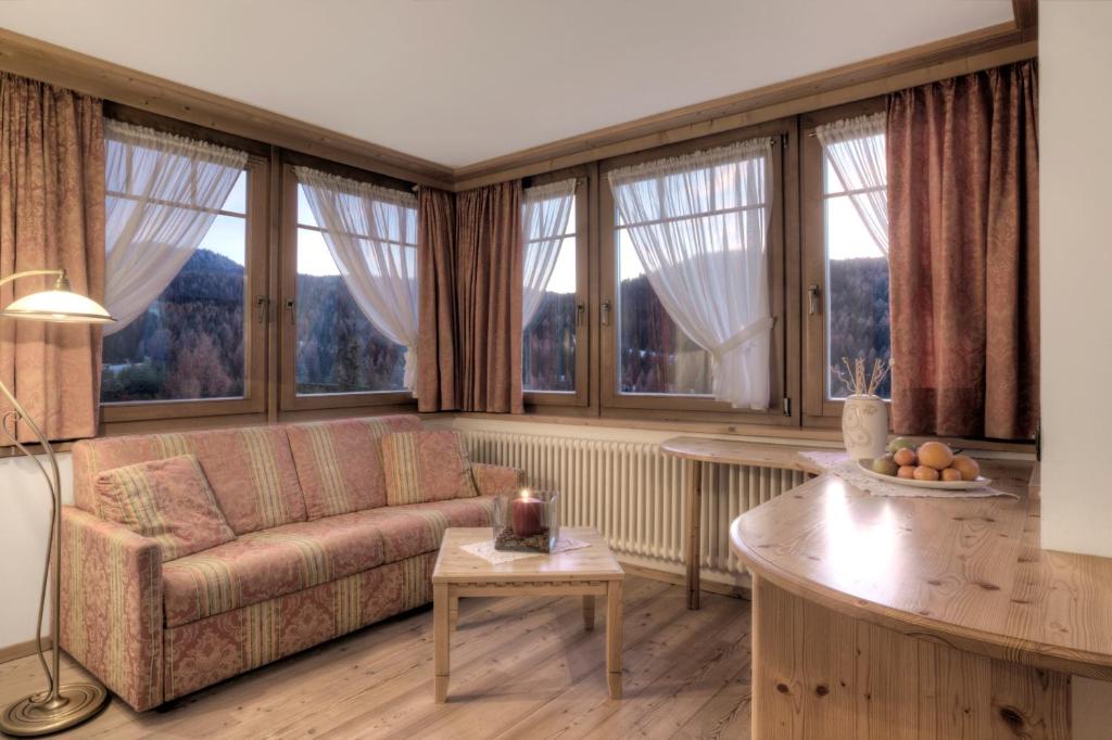 Posezení v ubytování Hotel Ciasa Ai Pini