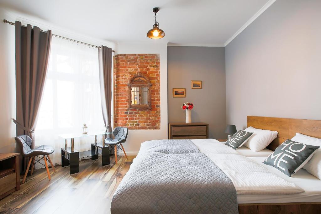 Posteľ alebo postele v izbe v ubytovaní Living Apartments Poznań