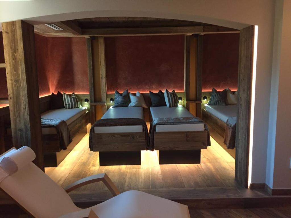 Postel nebo postele na pokoji v ubytování Hotel Klostersepp