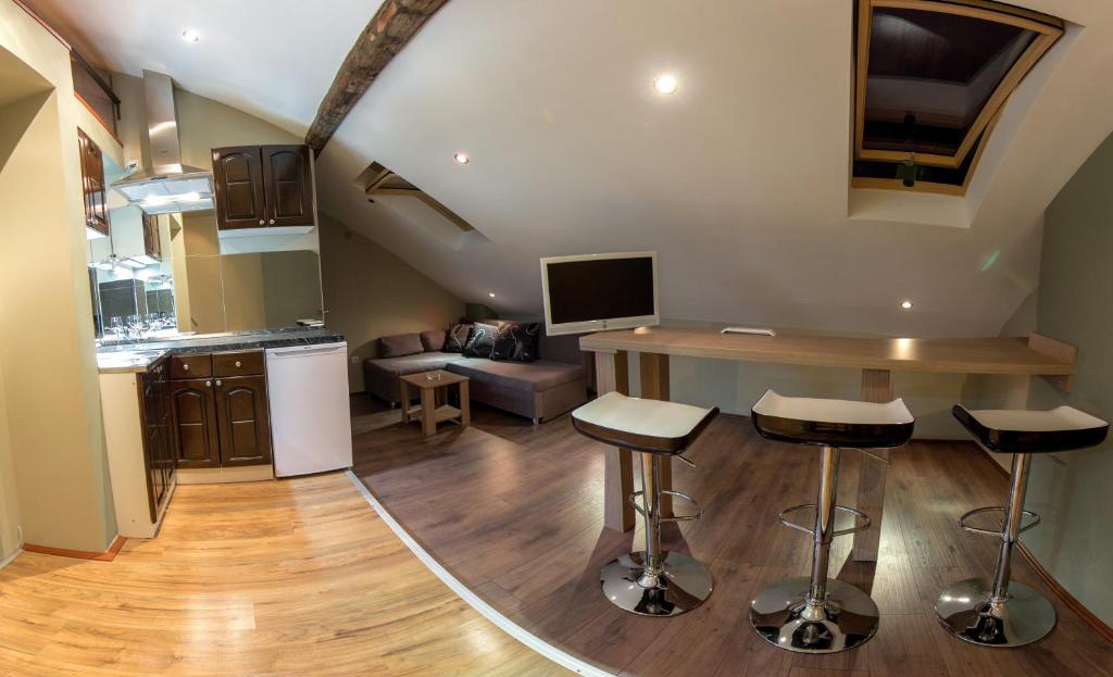 Central Park Apartments - Duplex Studio