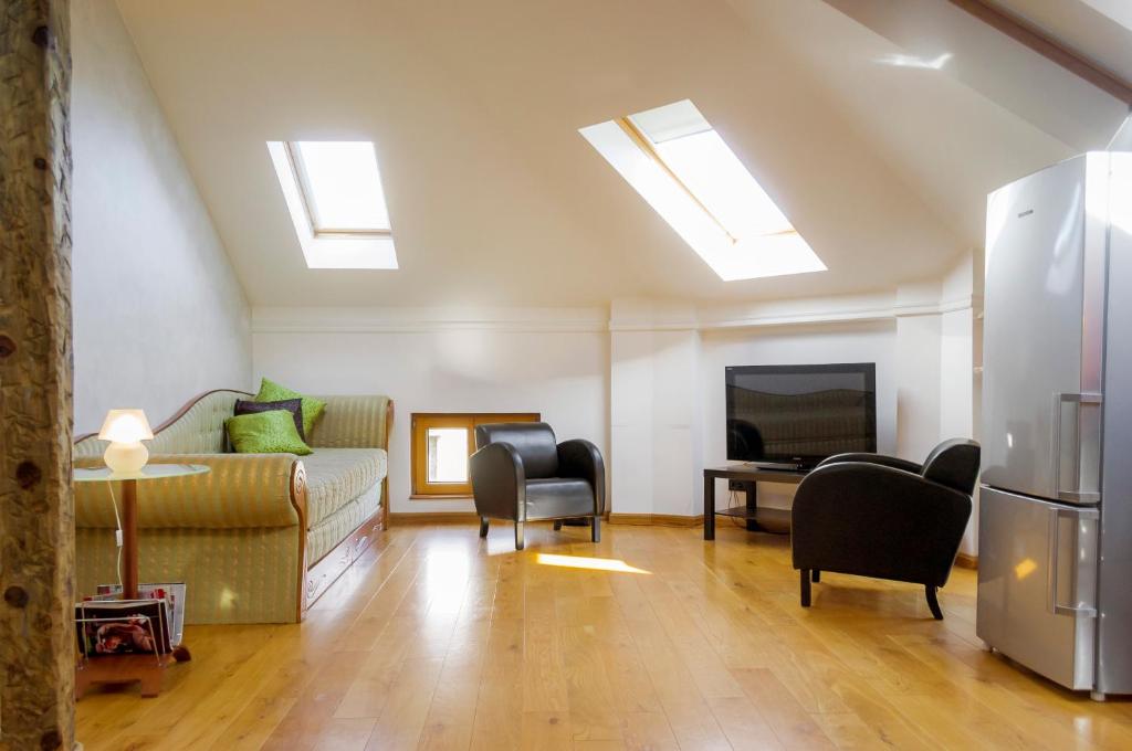 Central Park Apartments - Duplex One-Bedroom Apartment