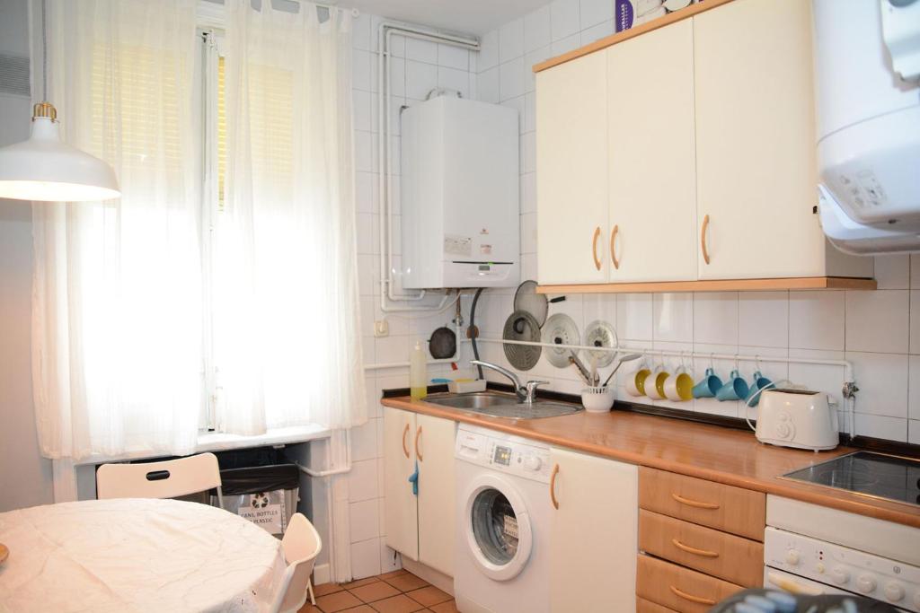 Kuchyň nebo kuchyňský kout v ubytování Alvaro Residencia