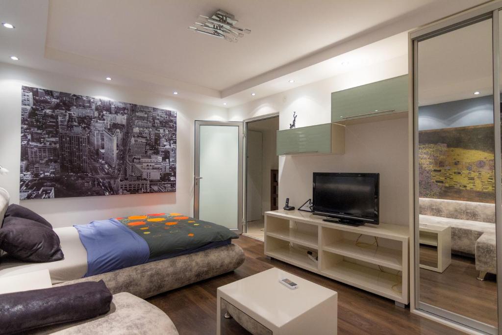 Central Park Apartments - Comfort Studio With Terrace