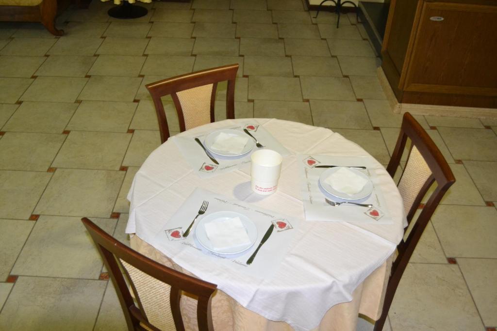 Restaurace v ubytování Albergo La Piana