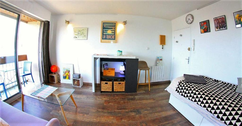 TV a/nebo společenská místnost v ubytování Grand Studio Vue Mer