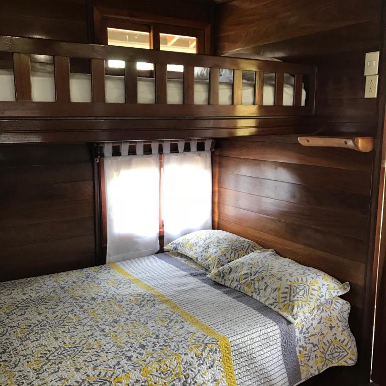 Postel nebo postele na pokoji v ubytování Hilamito Lodge
