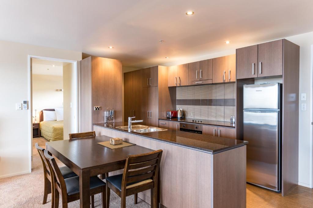 Kuchyň nebo kuchyňský kout v ubytování Edgewater Palms Apartments