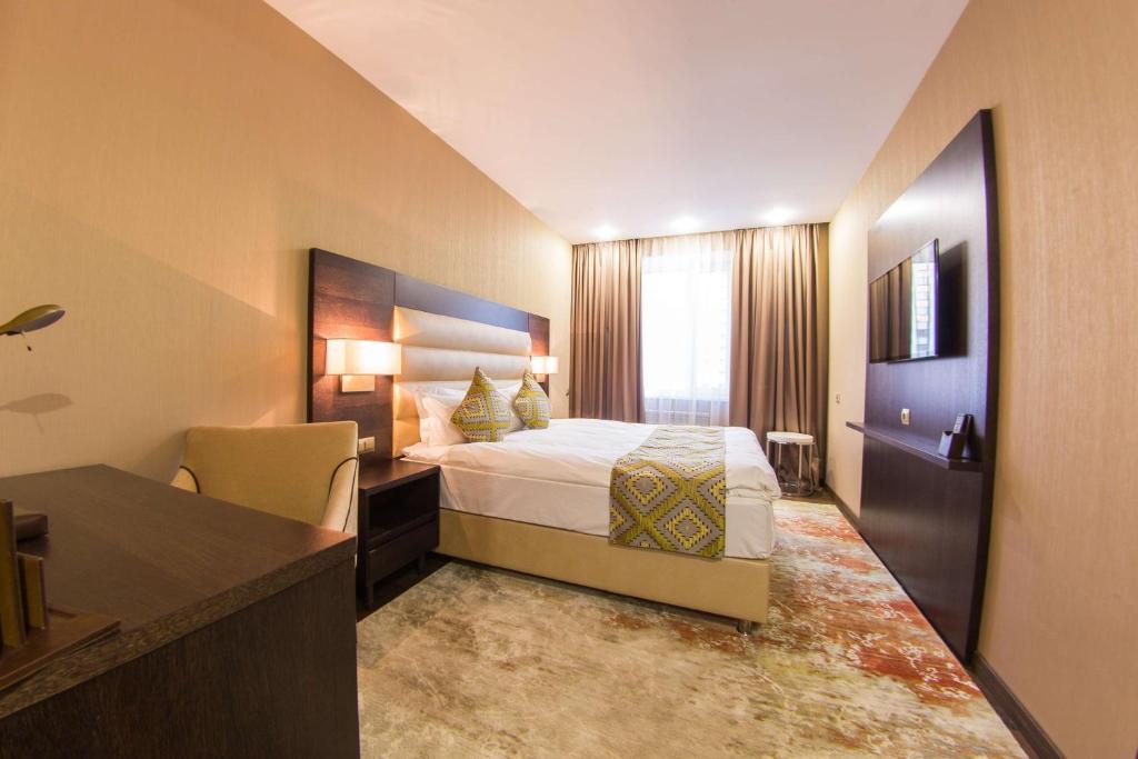 Best Western Plus Astana Hotel - Mini Queen Room With Queen Bed - Non-Smoking