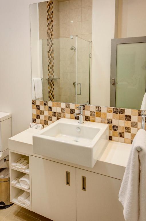 Mantra Charles Hotel