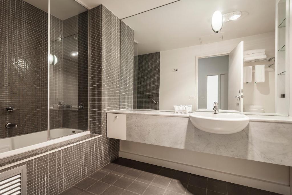 Koupelna v ubytování Melbourne CBD Central Apartment Hotel Official