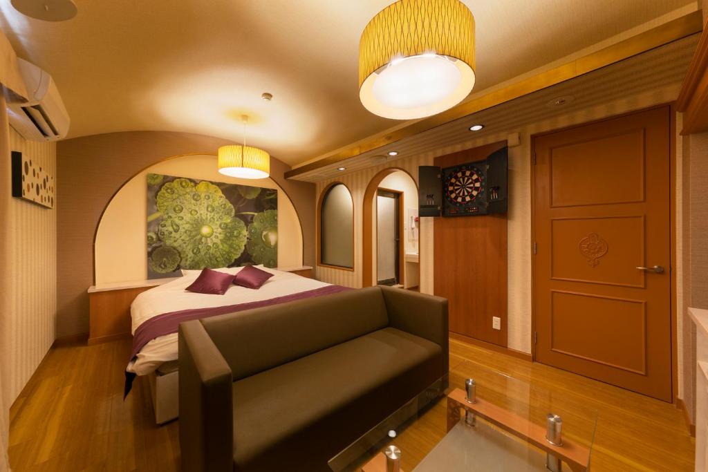 Postel nebo postele na pokoji v ubytování Hotel Lotus Sakai (Adult Only)