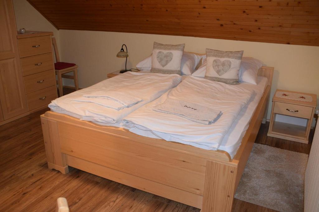 Postel nebo postele na pokoji v ubytování Farm Stay "Alpine Dreams"