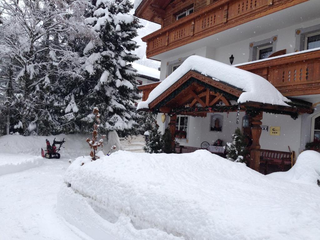 冬のHotel Garni Concordia - Dolomites Homeの様子