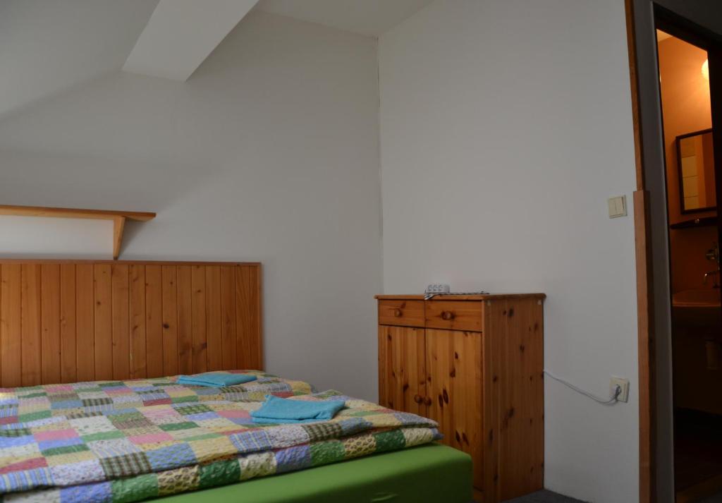 Postel nebo postele na pokoji v ubytování Penzion U Lípy