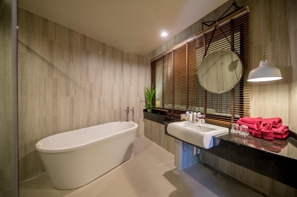 Ванная комната в Krabi La Playa Resort