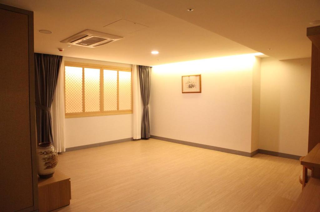 Hotel Dongbang - Aile Odası